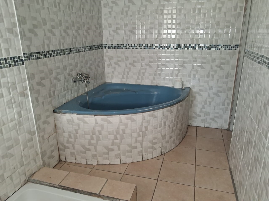 To Let 5 Bedroom Property for Rent in Cambridge Eastern Cape